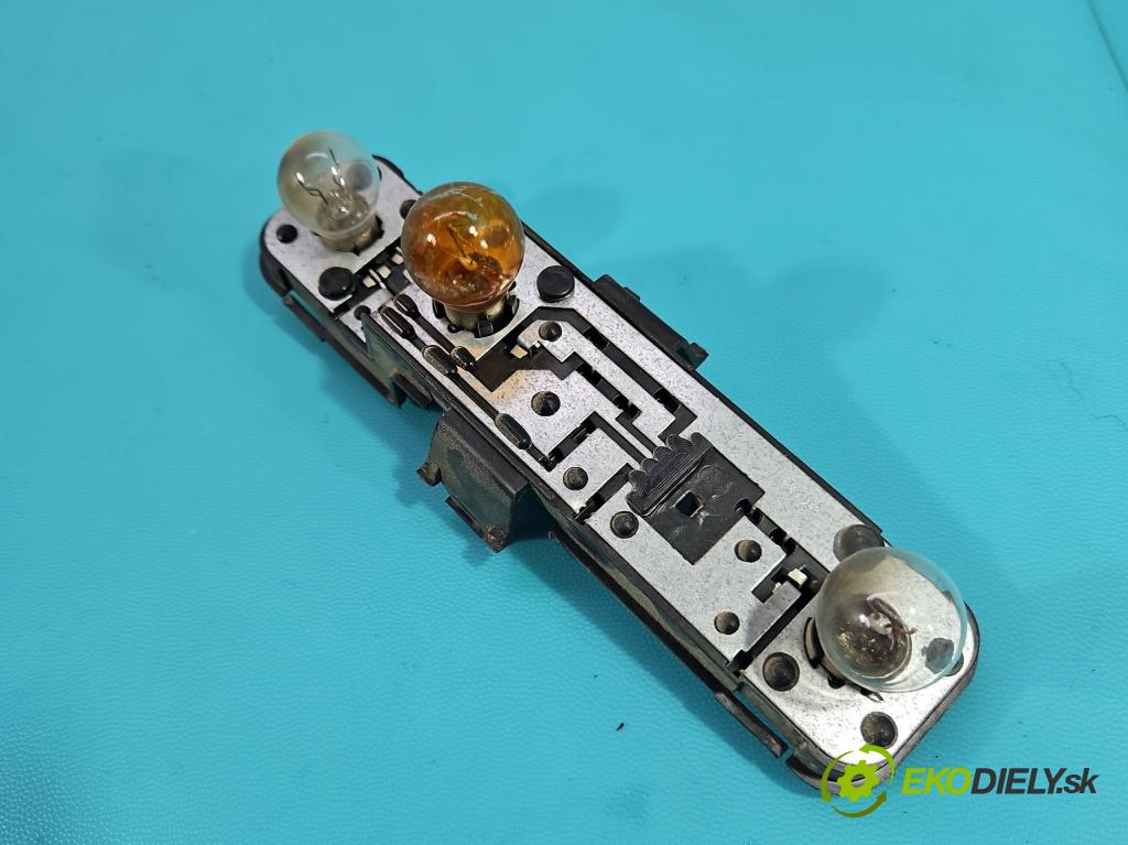 Nissan Almera N16 2000-2006 1.5 16V 90 HP manual 66 kW 1498 cm3 5- svetlo / reflektor zadné pravé  (Kľučka dverí ostatné)