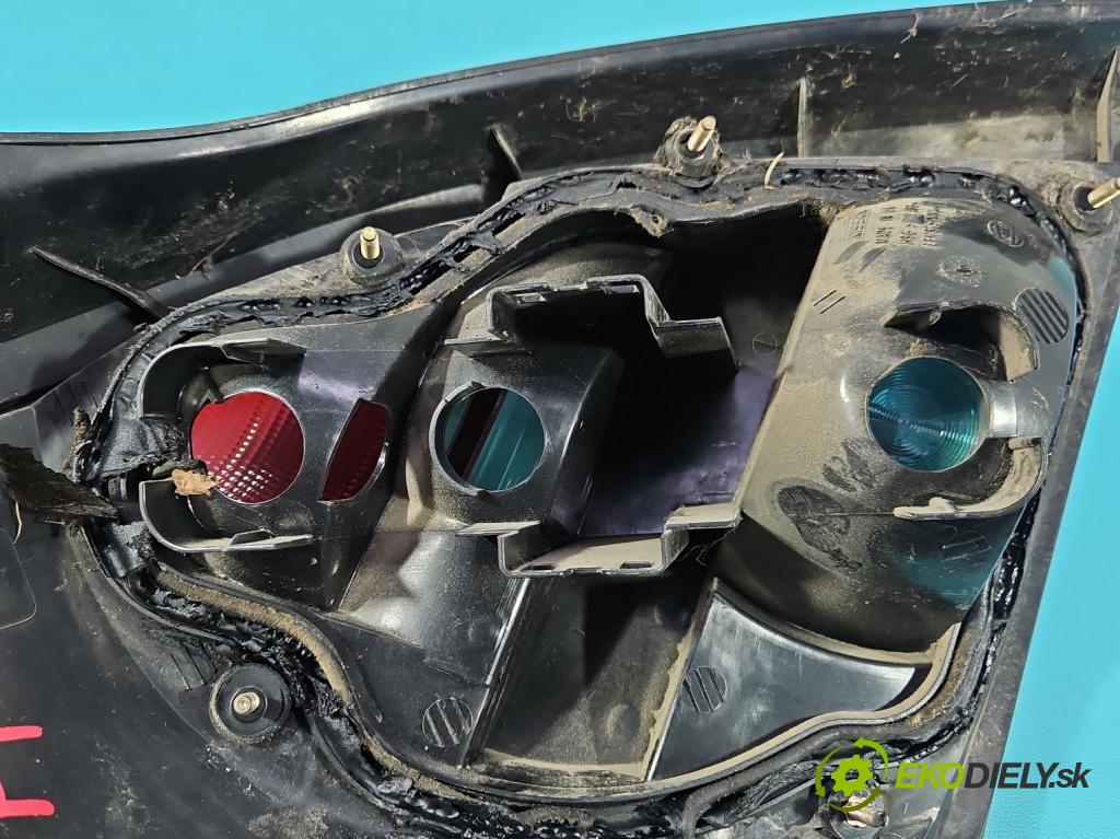 Nissan Almera N16 2000-2006 1.5 16V 90 HP manual 66 kW 1498 cm3 5- svetlo / reflektor zadné pravé  (Kľučka dverí ostatné)