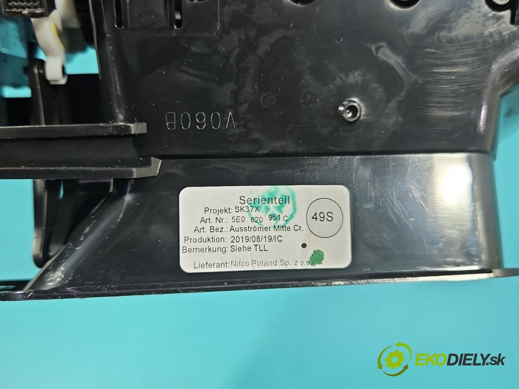 Skoda Octavia III 2013- 1.5 TSI 150 HP manual 110 kW 1498 cm3 5- Mřížka: kúrenia stredová 5E0820951C (Mriežka kúrenia (fukár))