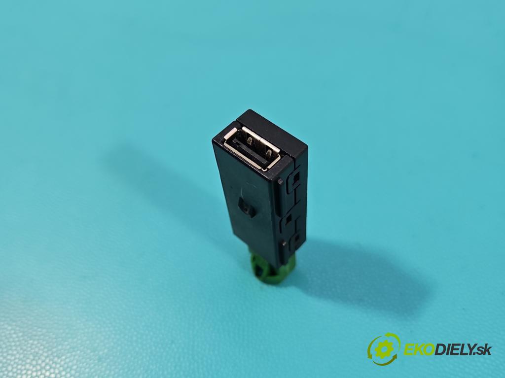 Skoda Octavia III 2013- 1.5 TSI 150 hp manual 110 kW 1498 cm3 5- zásuvka USB 5Q0035726E