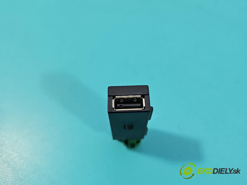 Skoda Octavia III 2013- 1.5 TSI 150 HP manual 110 kW 1498 cm3 5- zásuvka USB 5Q0035726E