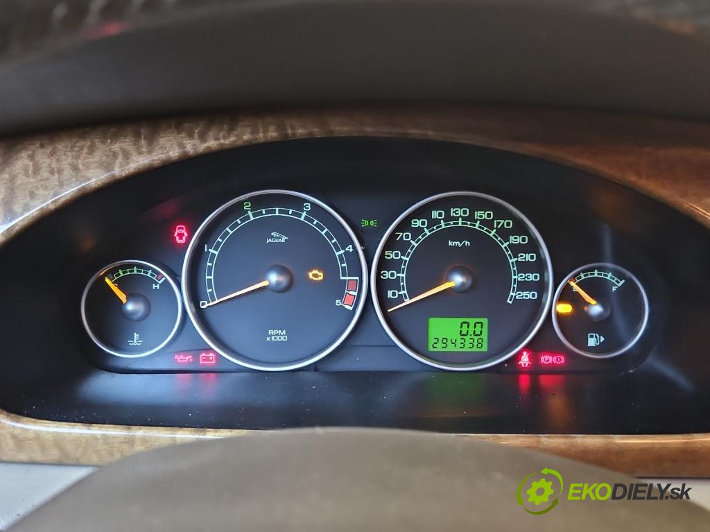 Jaguar X-type 2.0d 131 hp manual 96 kW 1998 cm3 5- Přístrojová deska 1X4F-10841-A (Přístrojová deska)