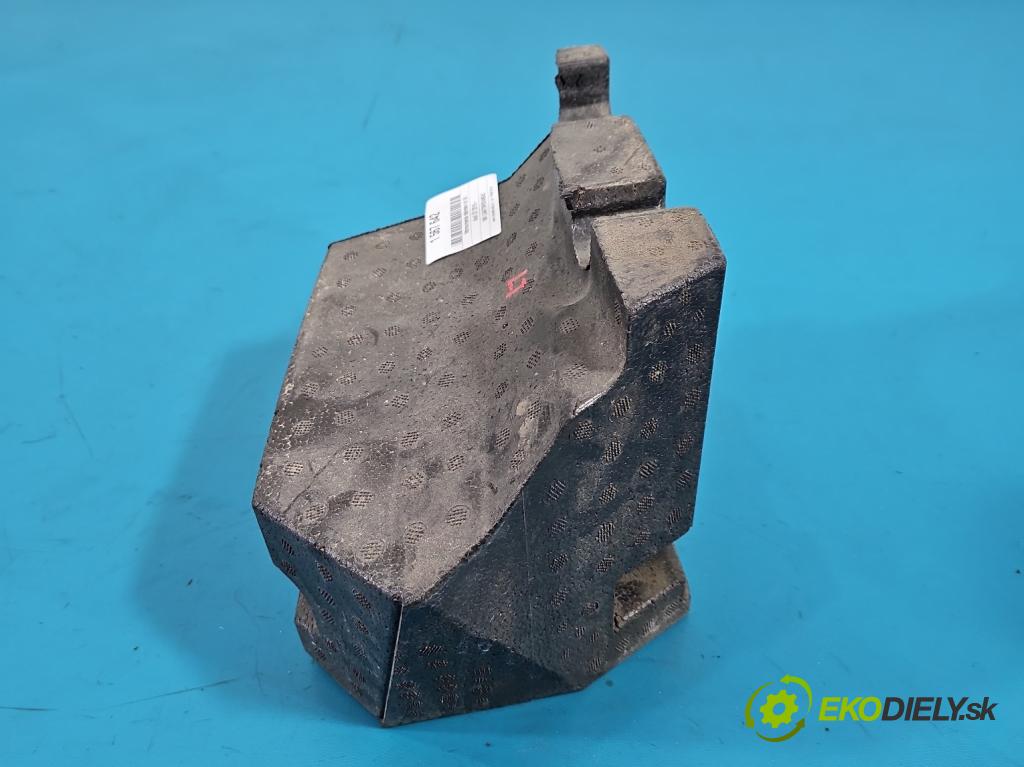 Audi Q7 2015- 3.0 TFSI CRE 333KM: automatic 245 kW 2995 cm3 5- výztuha nárazníku zadní 4M0807573