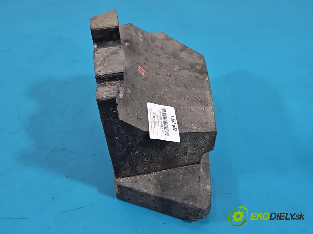 Audi Q7 2015- 3.0 TFSI CRE 333KM: automatic 245 kW 2995 cm3 5- výztuha nárazníku zadní 4M0807573