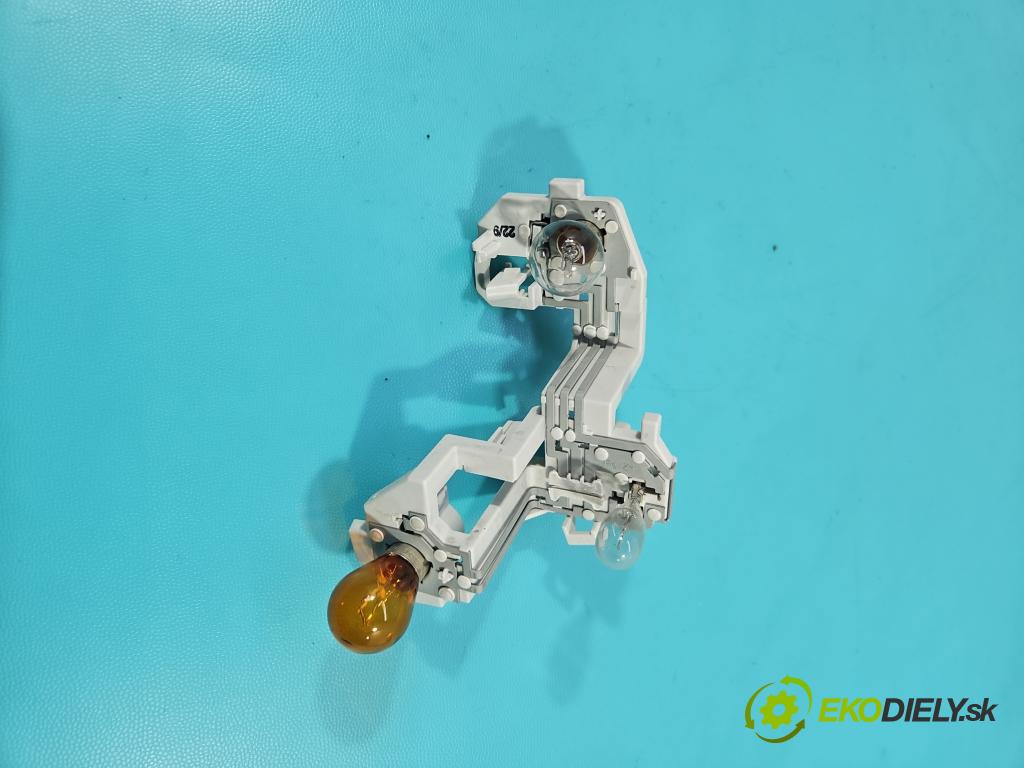 Ford Fiesta Mk7 2008-2017 1.2 16V 82 hp manual 60 kW 1242 cm3 5- světlo zadní pravé 8A61-13404-A (Klika dveří ostatní)