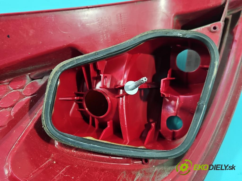 Ford Fiesta Mk7 2008-2017 1.2 16V 82 hp manual 60 kW 1242 cm3 5- světlo zadní pravé 8A61-13404-A (Klika dveří ostatní)