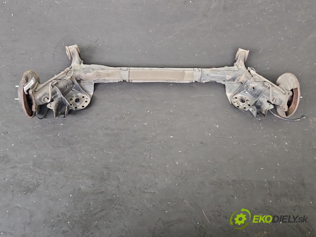 Hyundai i20 II 2014 -2020 1.2 16V 84KM manual 62 kW 1248 cm3 5- zadna výstuha  (Výstuha zadná)