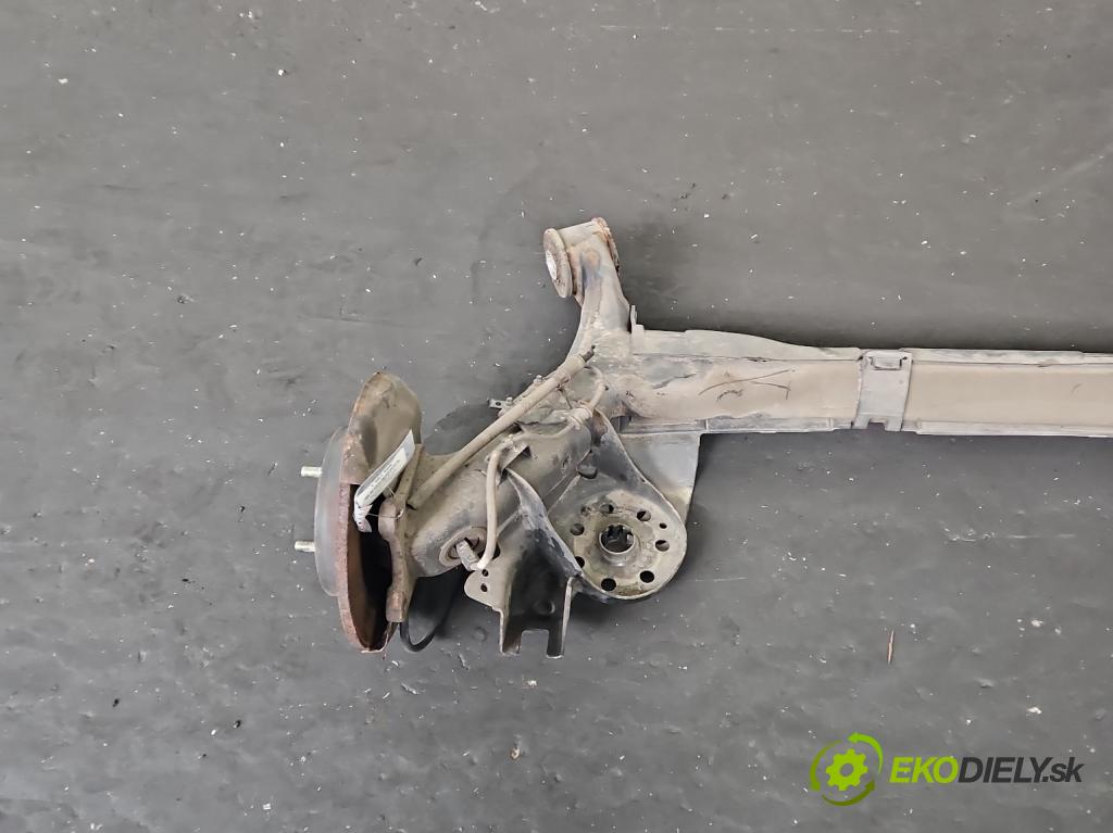 Hyundai i20 II 2014 -2020 1.2 16V 84KM manual 62 kW 1248 cm3 5- zadna výstuha  (Výstuha zadná)