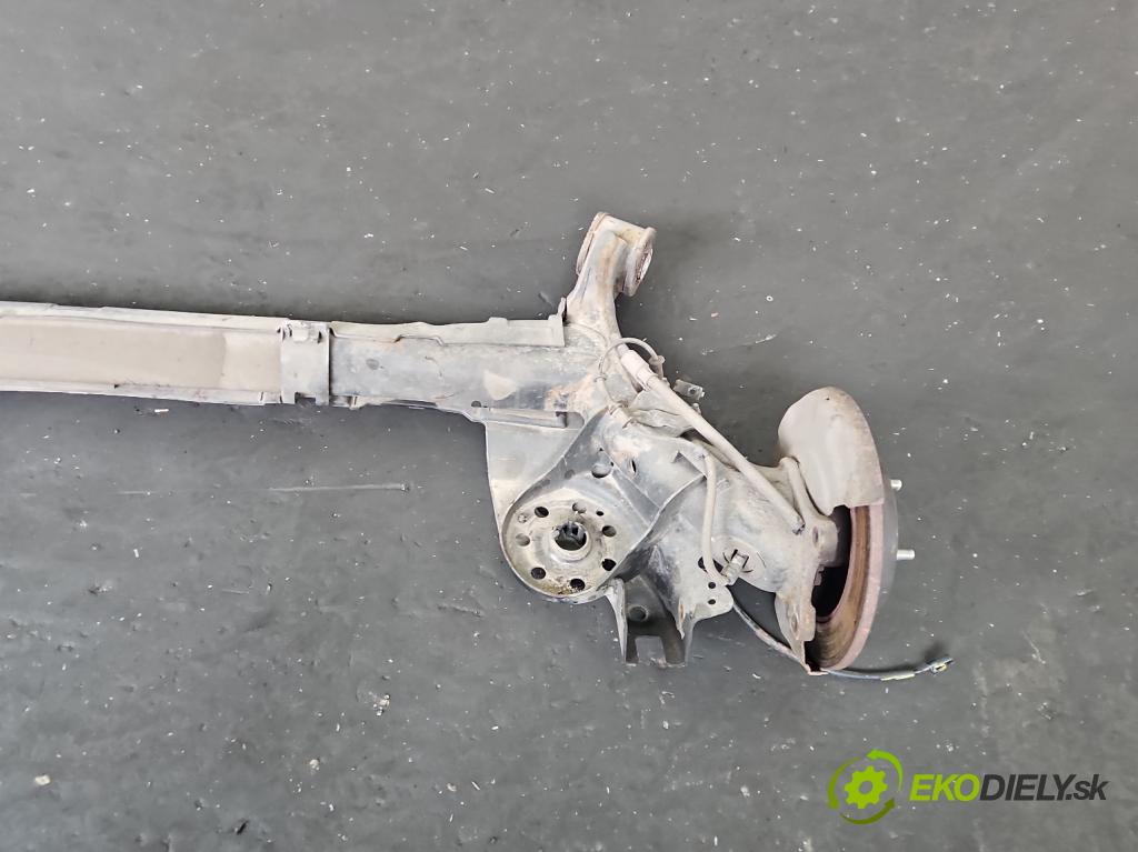 Hyundai i20 II 2014 -2020 1.2 16V 84KM manual 62 kW 1248 cm3 5- zadna výstuha  (Výstuha zadná)