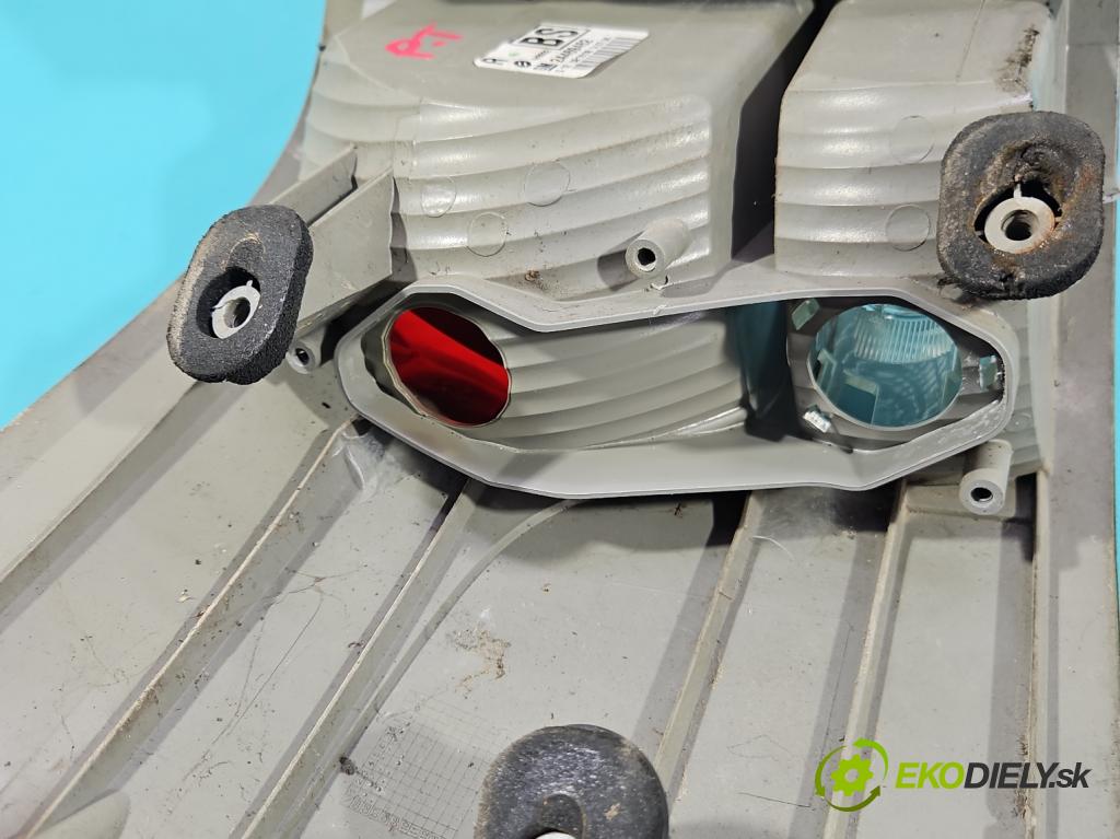 Opel Vectra C 2002-2008 1.9 cdti 150 HP manual 110 kW 1910 cm3 5- svetlo / reflektor zadné pravé 24469462 (Kľučka dverí ostatné)