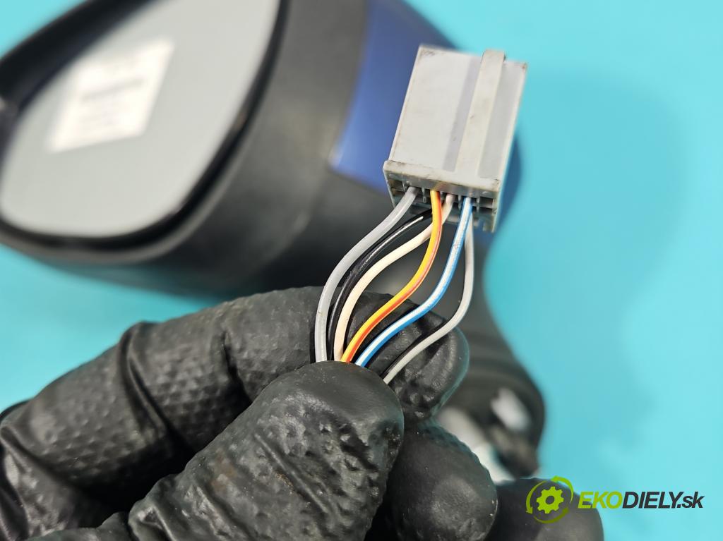 Ford Fiesta Mk7 2008-2017 1.2 16V 82 HP manual 60 kW 1242 cm3 5- zrkadlo ľavé  (Kľučka dverí ostatné)