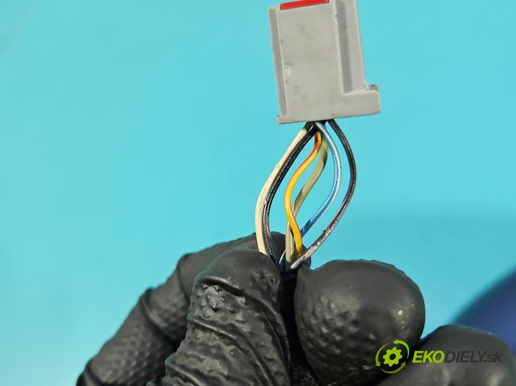 Ford Fiesta Mk7 2008-2017 1.2 16V 82 HP manual 60 kW 1242 cm3 5- zrkadlo pravé  (Kľučka dverí ostatné)