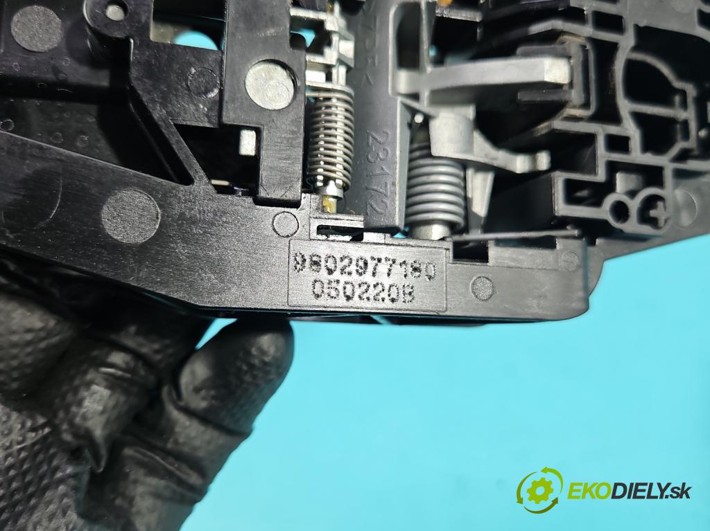 Peugeot 508 II 2018- 1.6 16V 181KM automatic 133 kW 1598 cm3 5- klika přední pravé 9802977180 (Klika dveří ostatní)