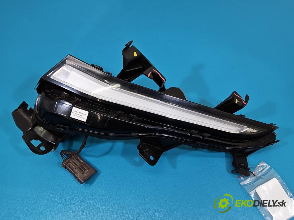 Peugeot 508 II 2018- 1.6 16V 181KM automatic 133 kW 1598 cm3 5- Svetlo: prevádzky pravé 9820134780