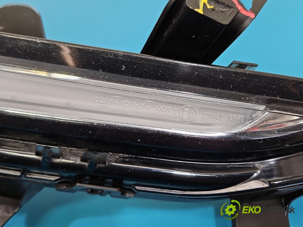 Peugeot 508 II 2018- 1.6 16V 181KM automatic 133 kW 1598 cm3 5- Svetlo: prevádzky pravé 9820134780