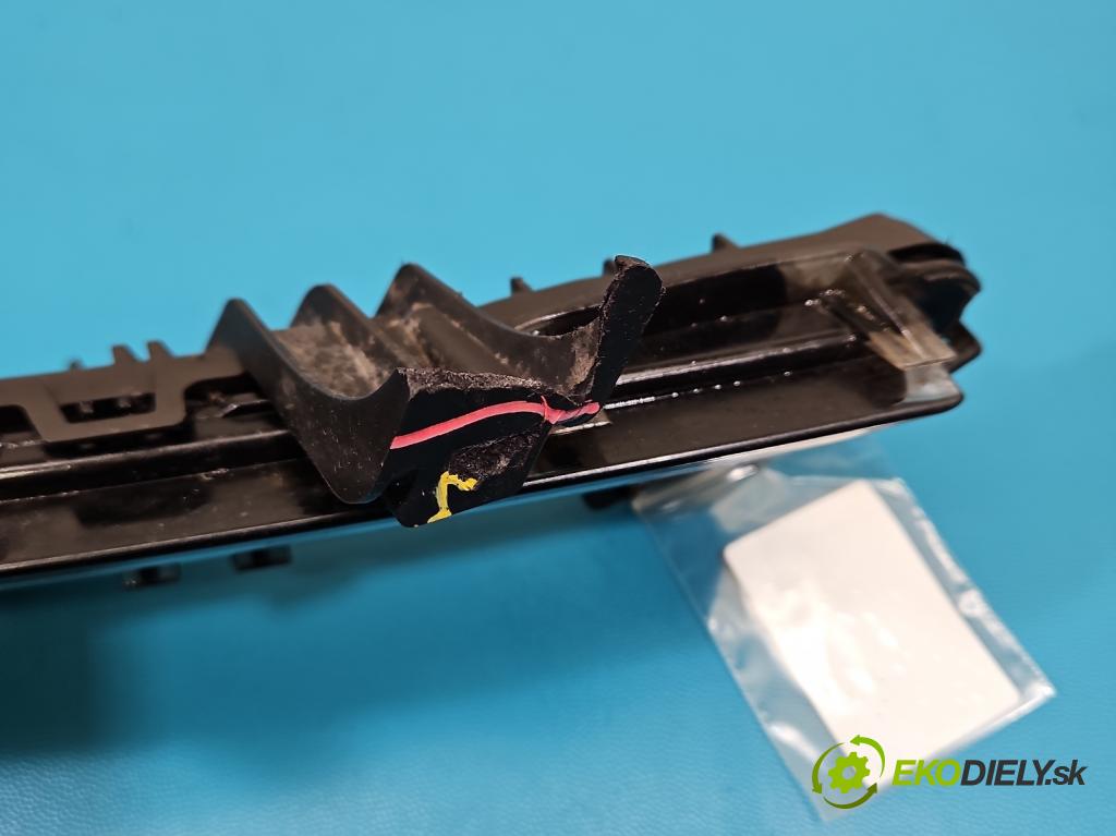 Peugeot 508 II 2018- 1.6 16V 181KM automatic 133 kW 1598 cm3 5- Svetlo: prevádzky pravé 9820134780