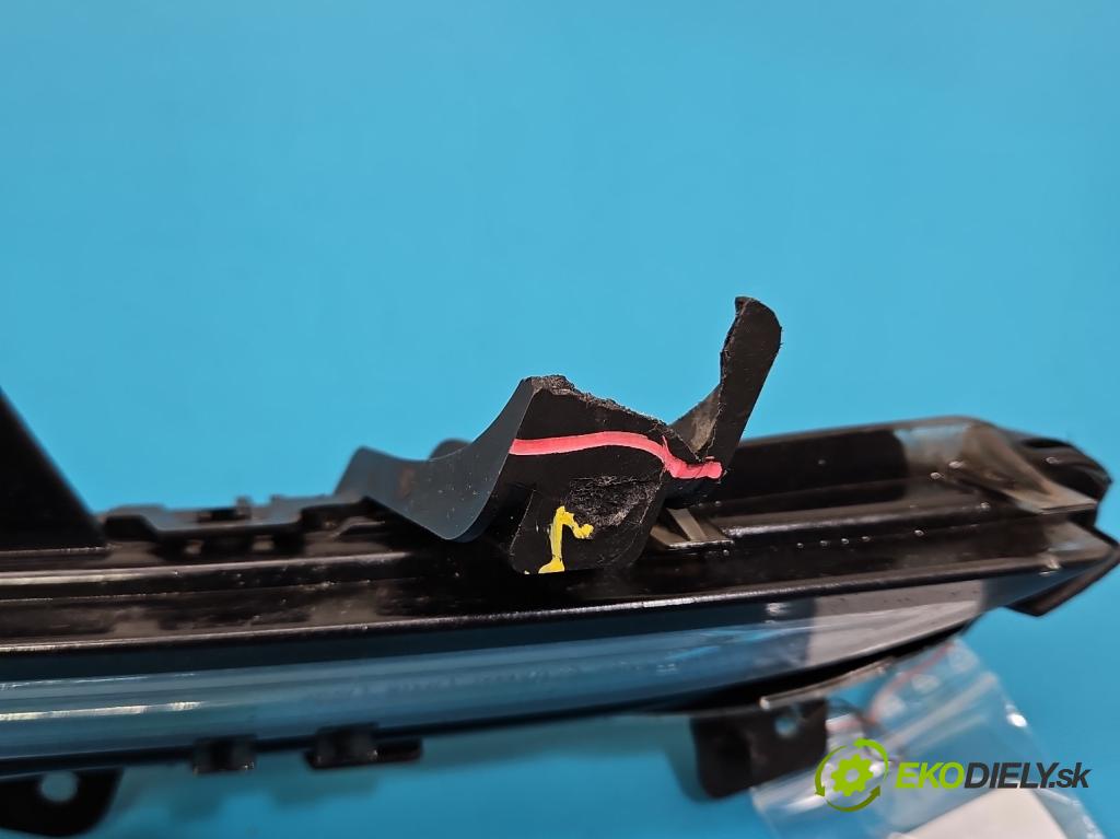 Peugeot 508 II 2018- 1.6 16V 181KM automatic 133 kW 1598 cm3 5- Svetlo: prevádzky pravé 9820134780