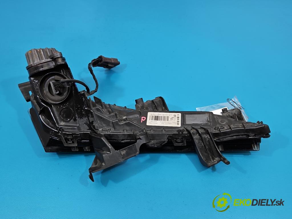 Peugeot 508 II 2018- 1.6 16V 181KM automatic 133 kW 1598 cm3 5- Svetlo: prevádzky pravé 9820134780