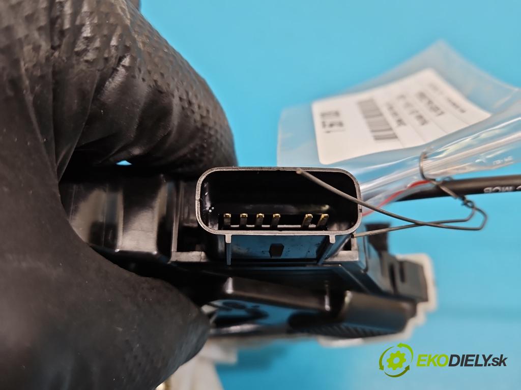 Hyundai i20 II 2014 -2020 1.2 16V 84KM manual 62 kW 1248 cm3 5- zámek přední levý 81310-C8020