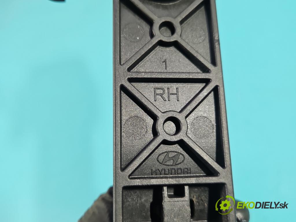 Hyundai i20 II 2014 -2020 1.2 16V 84KM manual 62 kW 1248 cm3 5- rukoväť predné pravé mimo:  (Kľučka dverí ostatné)