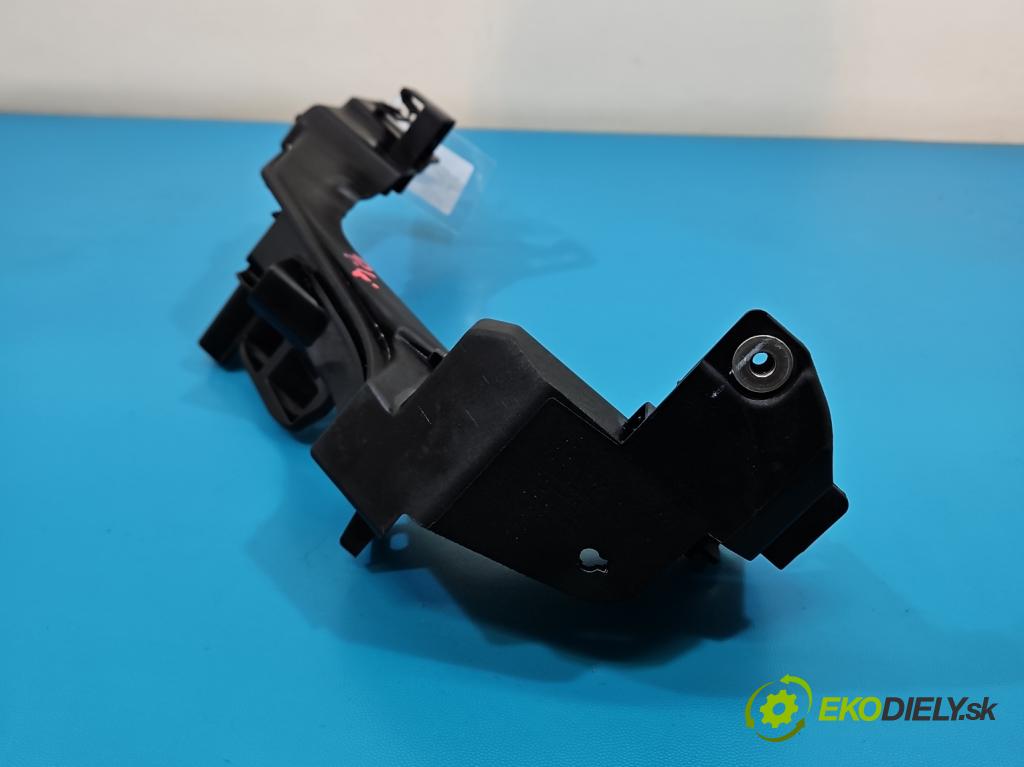 Hyundai I30 II 2012-2016 1.4 16V 100 HP manual 73.2 kW 1396 cm3 5- lišta pod svetlami 64156-A6000