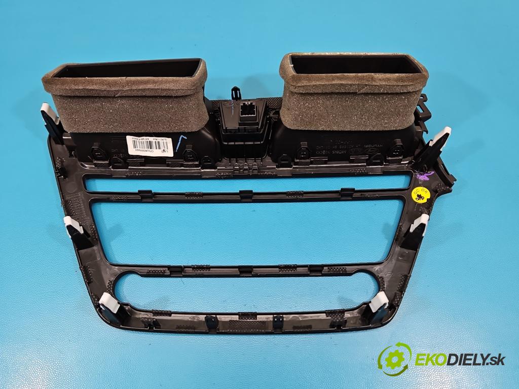 Hyundai i20 II 2014 -2020 1.2 16V 84KM manual 62 kW 1248 cm3 5- Mřížka: kúrenia stredová 84740-C8050 (Mriežka kúrenia (fukár))