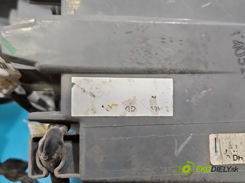 Hyundai I30 II 2012-2016 1.4 16V 100 HP manual 73.2 kW 1396 cm3 5- svetlo / reflektor zadné ľavé  (Kľučka dverí ostatné)