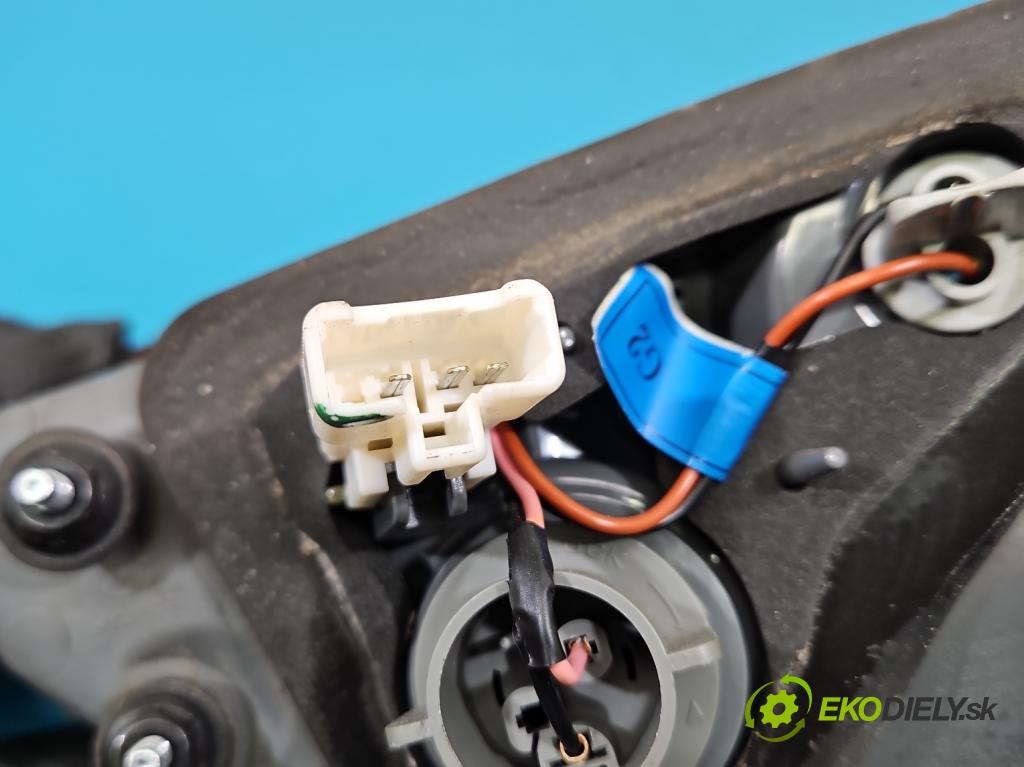 Hyundai I30 II 2012-2016 1.4 16V 100 HP manual 73.2 kW 1396 cm3 5- svetlo / reflektor zadné ľavé 92403-A50 (Kľučka dverí ostatné)