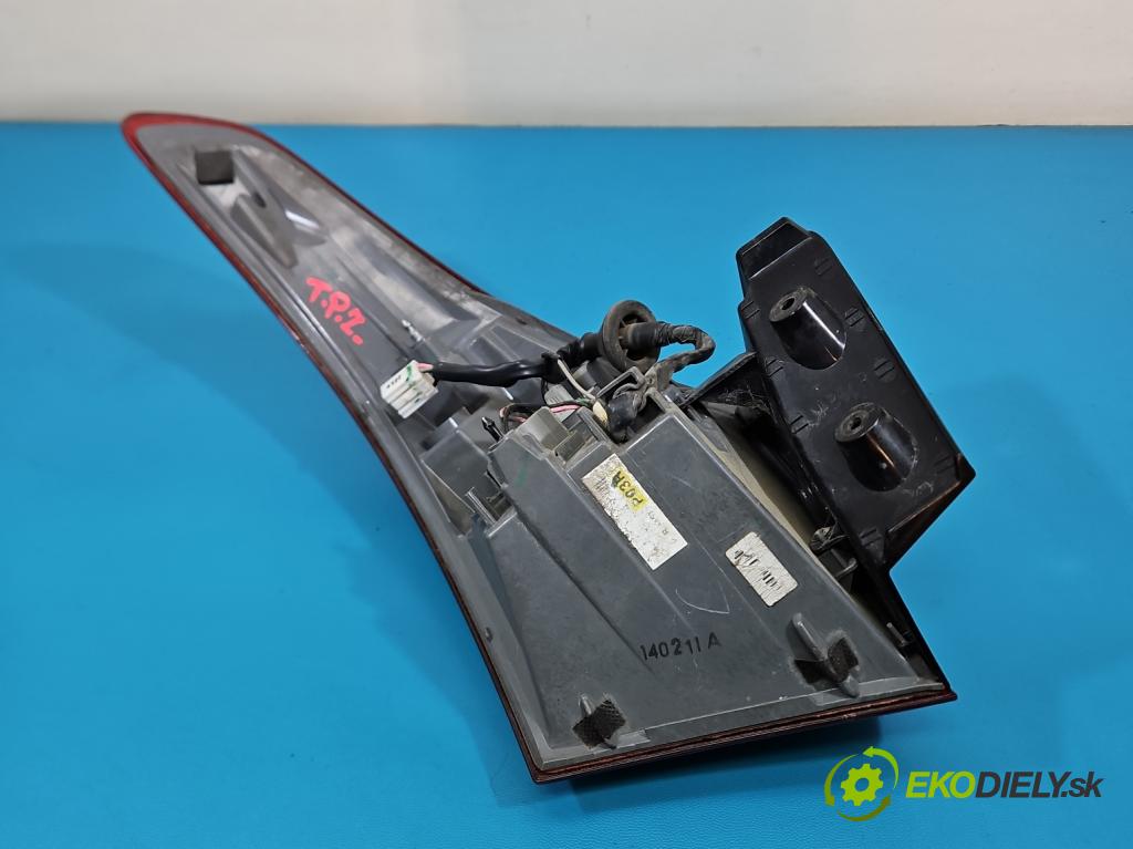 Hyundai I30 II 2012-2016 1.4 16V 100 HP manual 73.2 kW 1396 cm3 5- svetlo / reflektor zadné pravé  (Kľučka dverí ostatné)