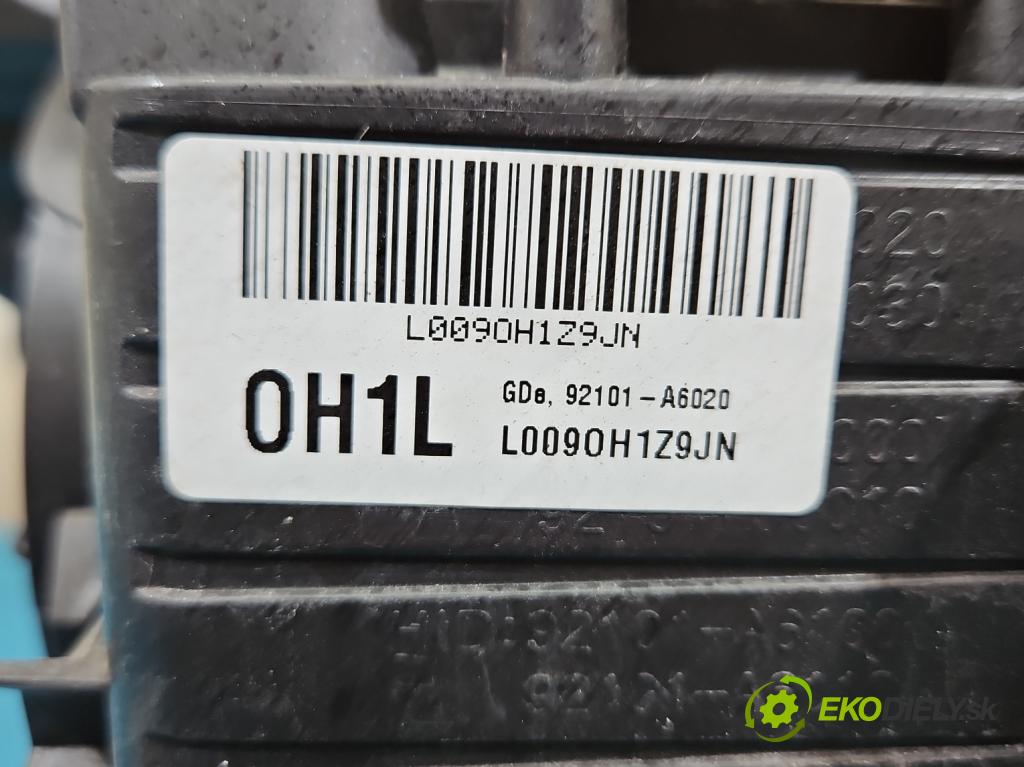 Hyundai I30 II 2012-2016 1.4 16V 100 hp manual 73.2 kW 1396 cm3 5- světlo levý 92101-A6020 (Klika dveří ostatní)