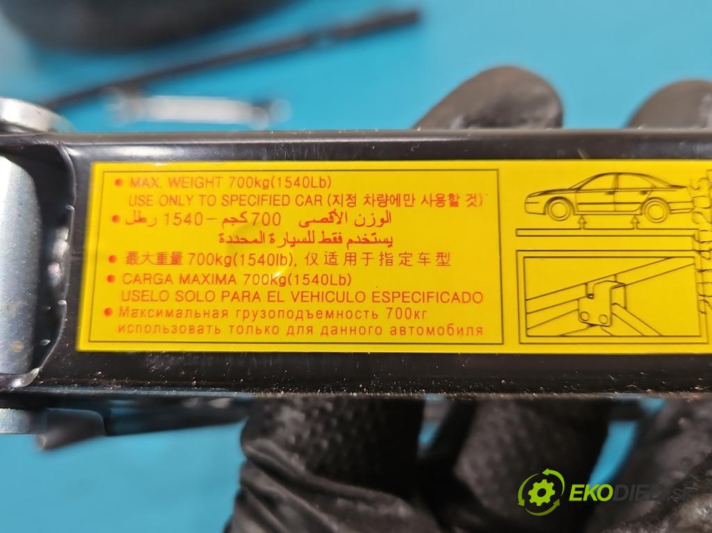 Hyundai I30 II 2012-2016 1.4 16V 100 hp manual 73.2 kW 1396 cm3 5- mechanismus stahování automobilový