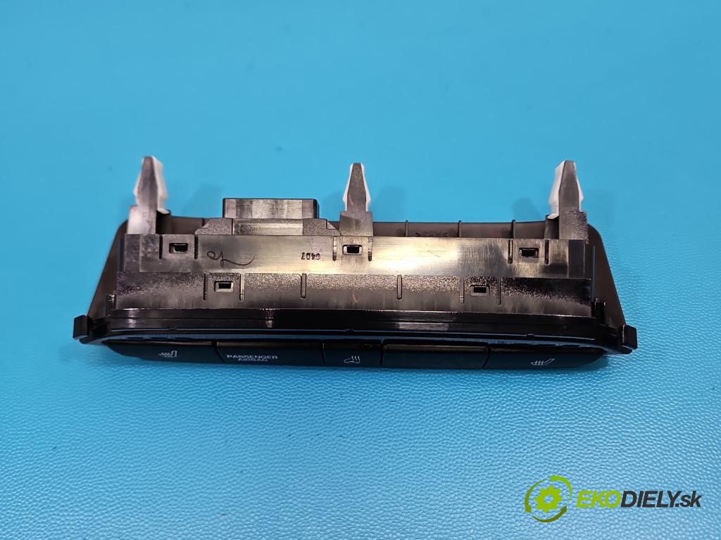 Hyundai i20 II 2014 -2020 1.2 16V 84KM manual 62 kW 1248 cm3 5- prepínač ostatné 93700-C800