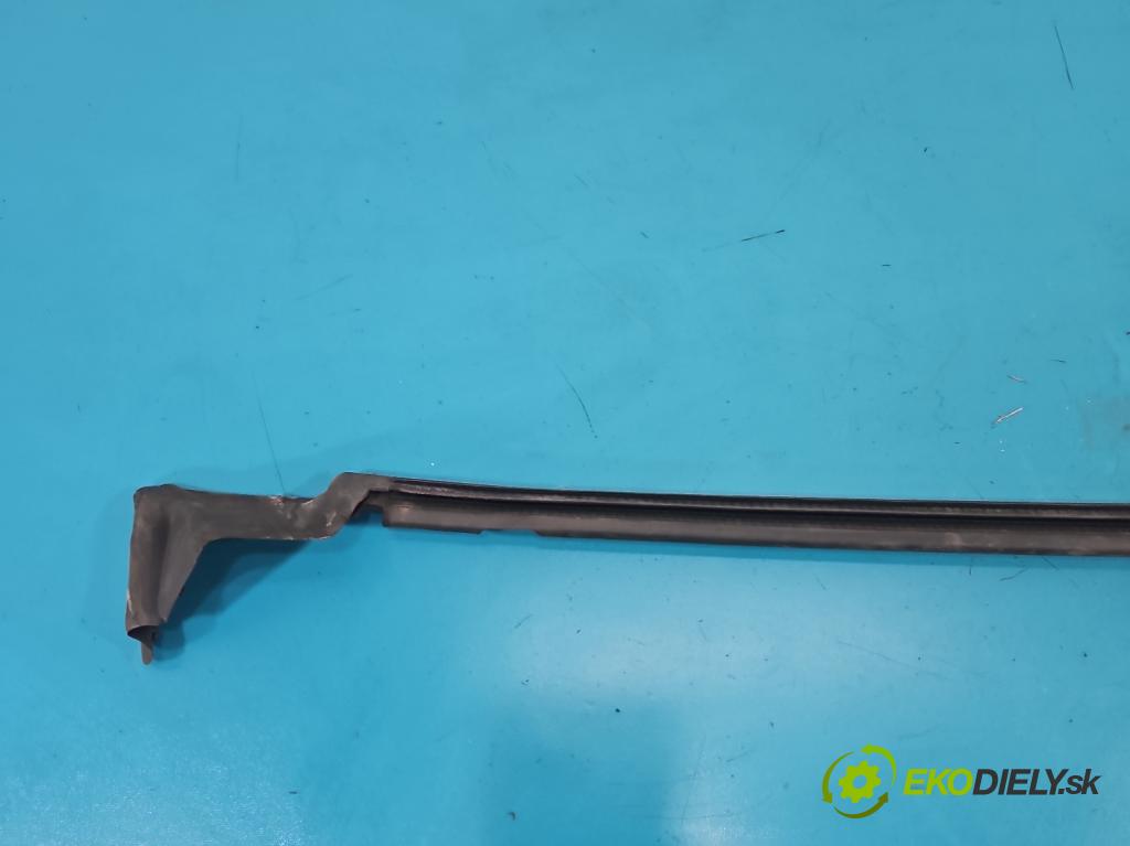 Peugeot 508 II 2018- 1.6 16V 181KM automatic 133 kW 1598 cm3 5- Těsnění: dveře zadní levé 9813391780 (Karoserie ostatní)