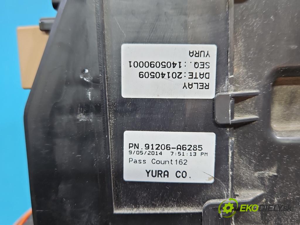 Hyundai I30 II 2012-2016 1.4 16V 100 HP manual 73.2 kW 1396 cm3 5- skrinka poistka 18790-01316 (Poistková skrinka)