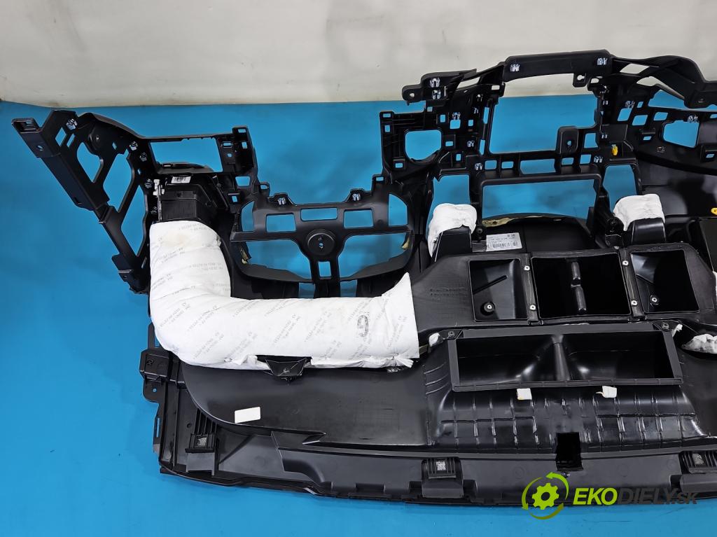 Hyundai I30 II 2012-2016 1.4 16V 100 HP manual 73.2 kW 1396 cm3 5- kokpit,pristrojová doska rozdeľovacia