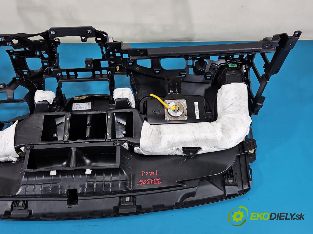 Hyundai I30 II 2012-2016 1.4 16V 100 HP manual 73.2 kW 1396 cm3 5- kokpit,pristrojová doska rozdeľovacia