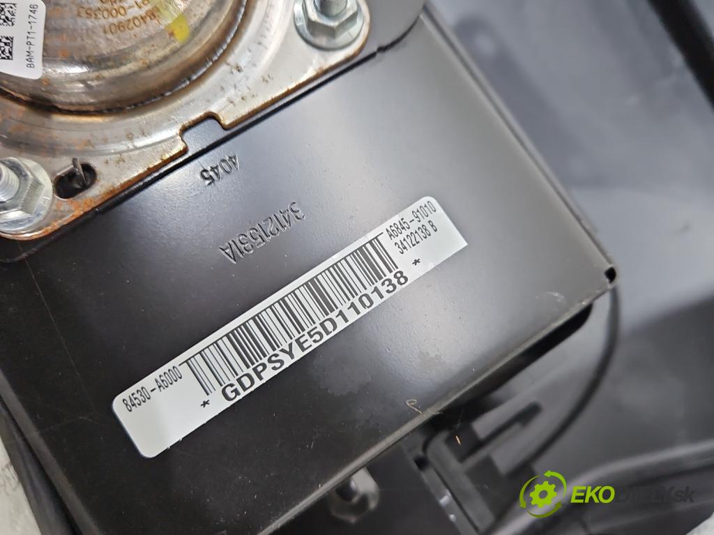 Hyundai I30 II 2012-2016 1.4 16V 100 HP manual 73.2 kW 1396 cm3 5- kokpit,pristrojová doska rozdeľovacia