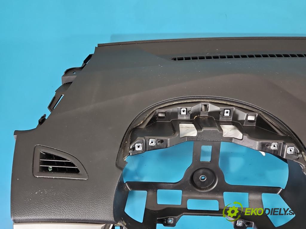 Hyundai I30 II 2012-2016 1.4 16V 100 HP manual 73.2 kW 1396 cm3 5- kokpit,pristrojová doska rozdeľovacia