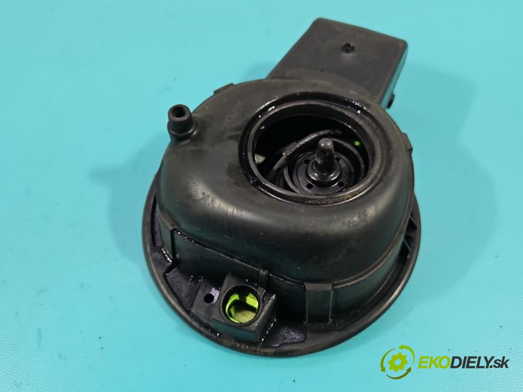 Vw Scirocco II 2008-2017 1.4 TSI 122 hp manual 90 kW 1390 cm3 3- Klapka nalévání paliva 1K8809578 (Klika dveří ostatní)