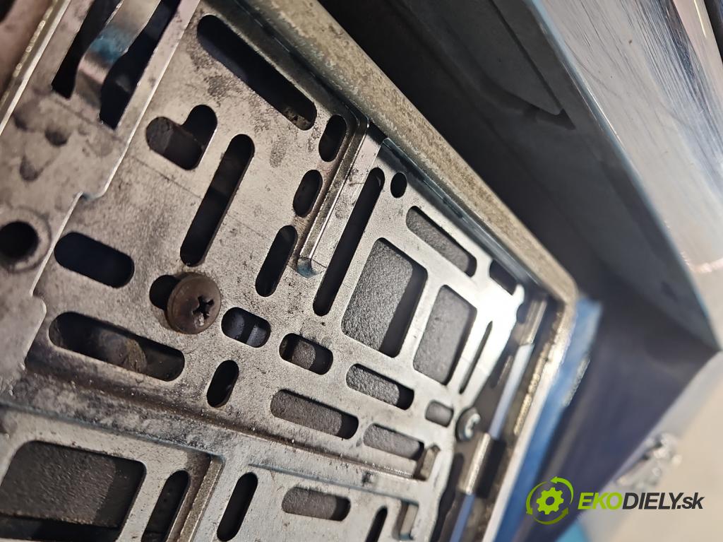 Ford Fiesta Mk7 2008-2017 1.2 16V 82 HP manual 60 kW 1242 cm3 5- zadna kufor  (Kapota zadná (kufor))