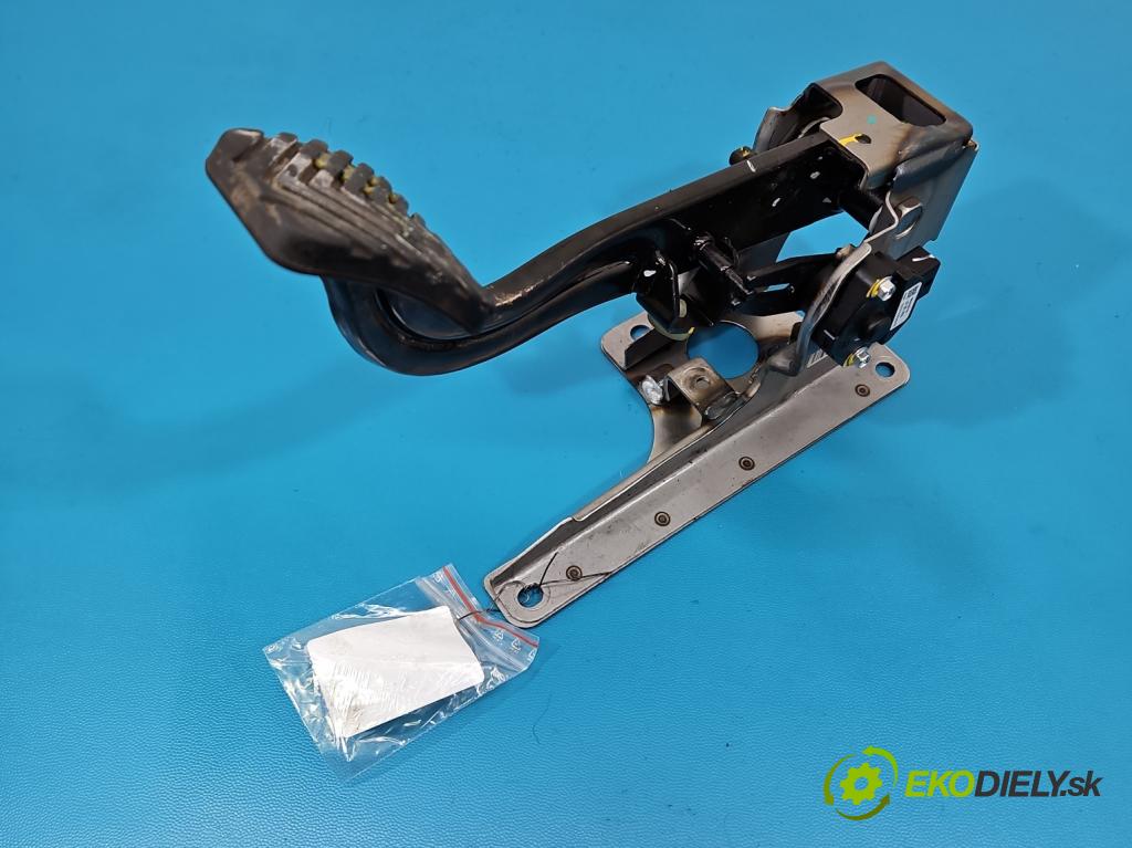 Hyundai i20 II 2014 -2020 1.2 16V 84KM manual 62 kW 1248 cm3 5- pedále ostatné 32802-C8100