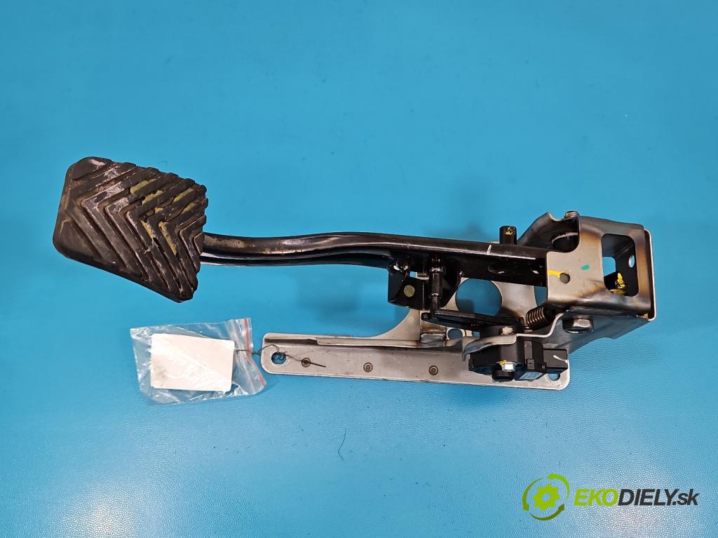 Hyundai i20 II 2014 -2020 1.2 16V 84KM manual 62 kW 1248 cm3 5- pedále ostatné 32802-C8100