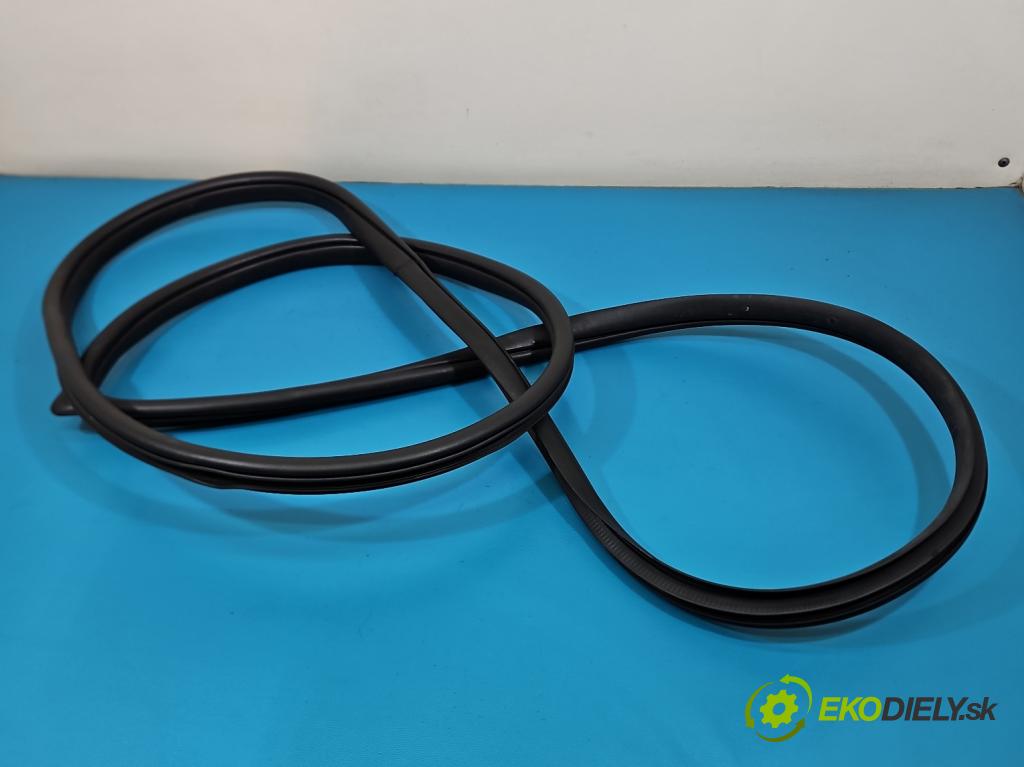 Hyundai i20 II 2014 -2020 1.2 16V 84KM manual 62 kW 1248 cm3 5- Těsnění: dvere predné ľavé 