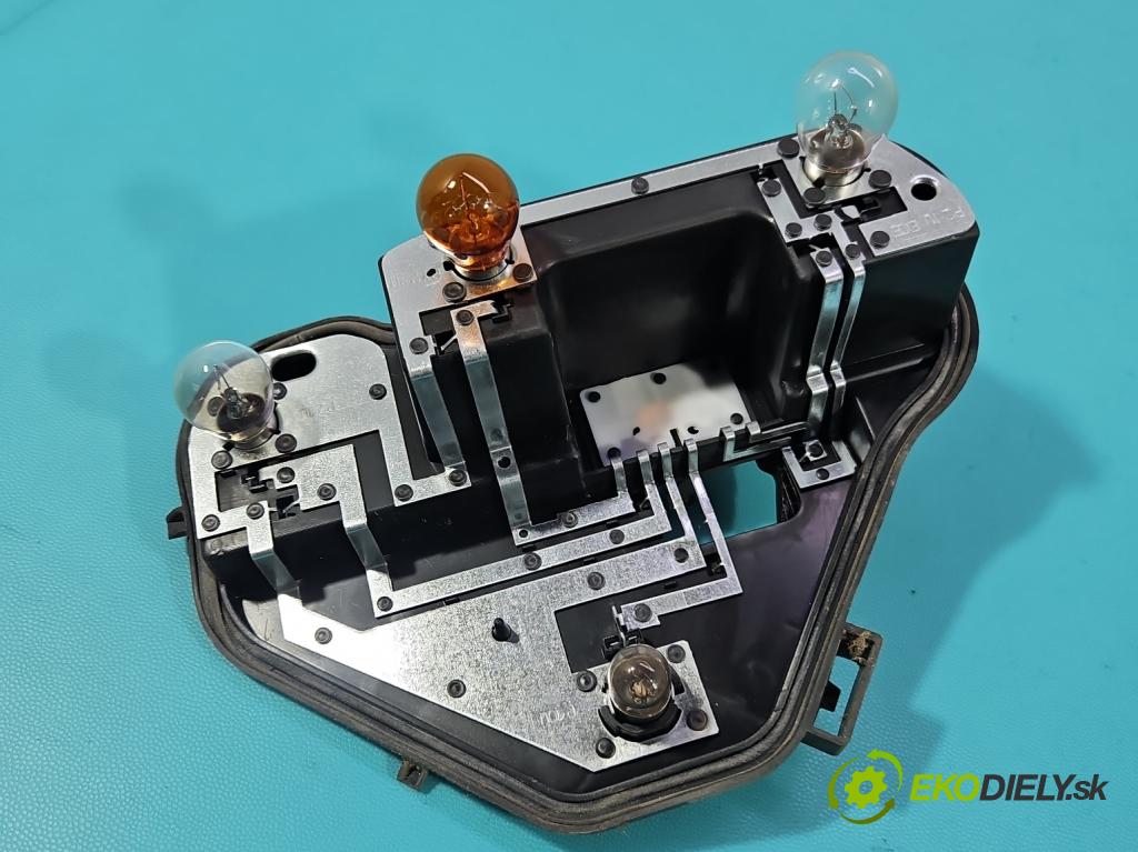 Citroen C3 III 2016-2024 1.2 12V 83 hp manual 61 kW 1199 cm3 5- světlo zadní pravé 9812257480 (Klika dveří ostatní)