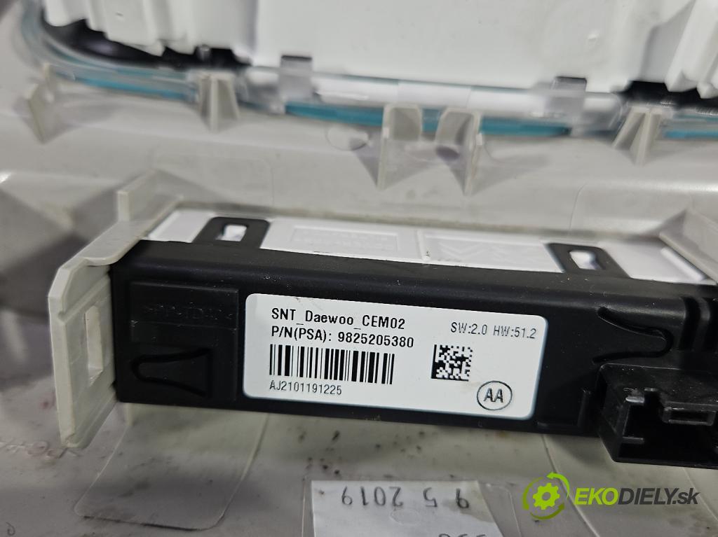 Citroen C3 III 2016-2024 1.2 12V 83 hp manual 61 kW 1199 cm3 5- světlo interiéru 9825205380