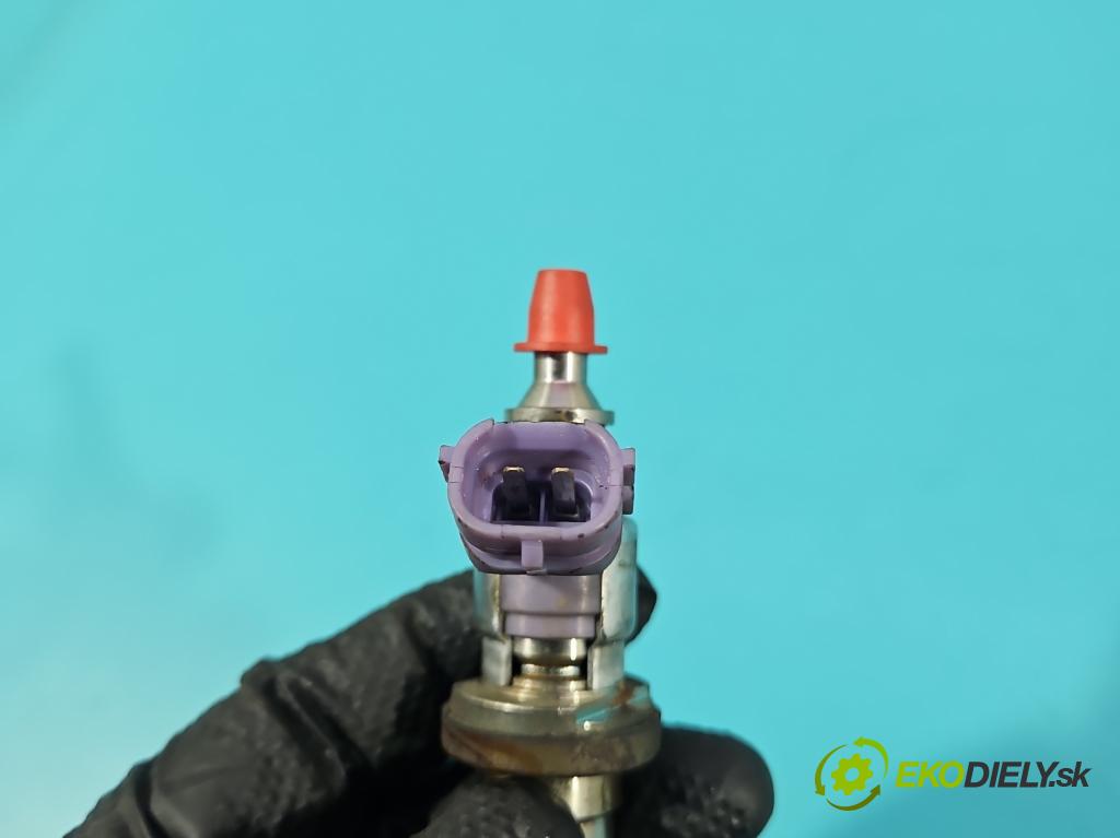 Toyota Rav4 IV 2013-2018 2.0 D4D 124hp manual 91 kW 1998 cm3 5- vstrek 23710-26012 (Vstrekovač paliva)