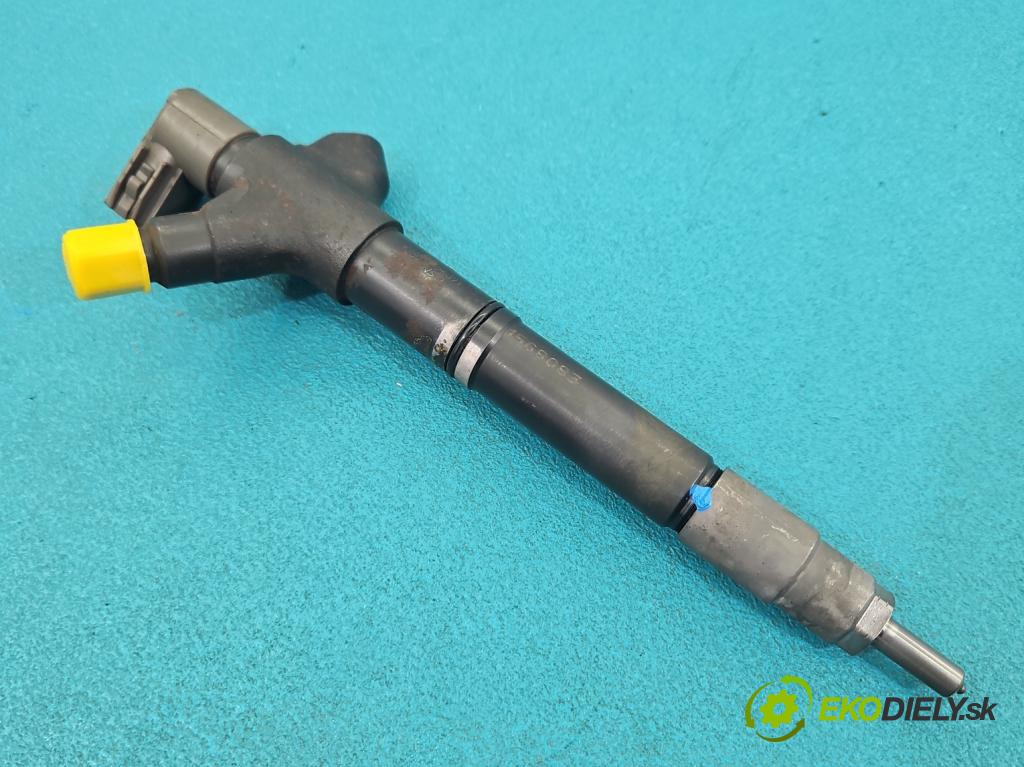 Toyota Rav4 IV 2013-2018 2.0 D4D 124hp manual 91 kW 1998 cm3 5- vstrek 23670-26071 (Vstrekovač paliva)