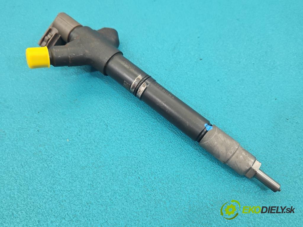 Toyota Rav4 IV 2013-2018 2.0 D4D 124hp manual 91 kW 1998 cm3 5- vstrek 23670-26071 (Vstrekovač paliva)