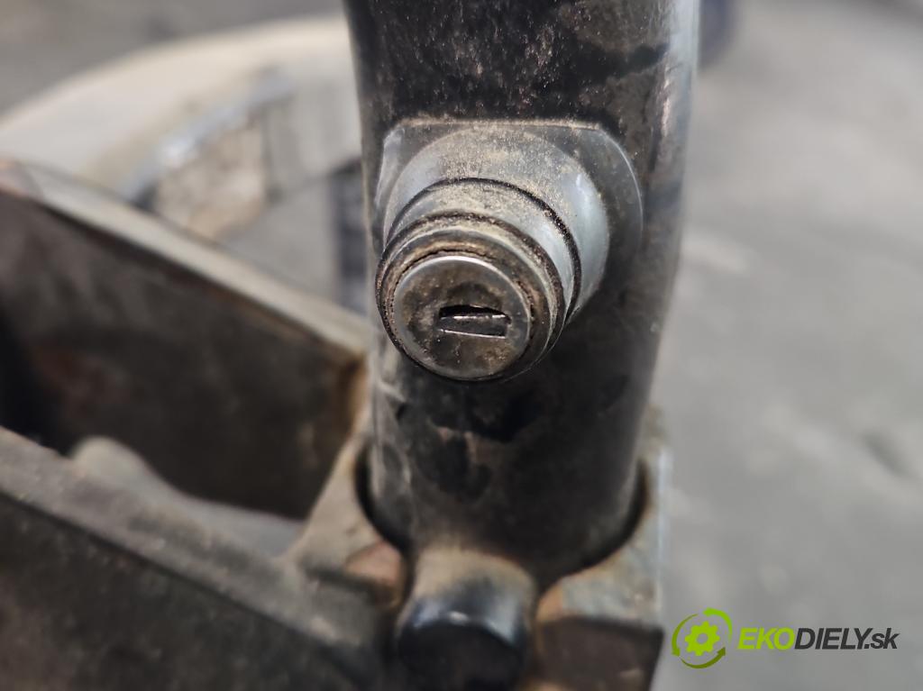 Citroen C3 III 2016-2024 1.2 12V 83 HP manual 61 kW 1199 cm3 5- Hák: vlečení: (Ťažné zariadenie)