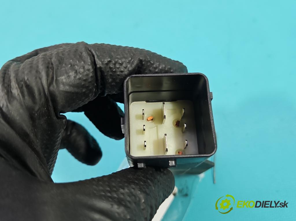 Peugeot 407 2.0 hdi 136 HP manual 100 kW 1997 cm3 5- Relé: svíčky: zařicích: 9640469680 (Relé)